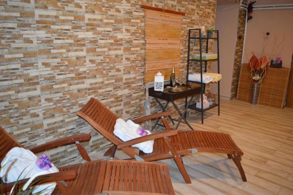 Hotel Maredis Rero Korenov Bagian luar foto