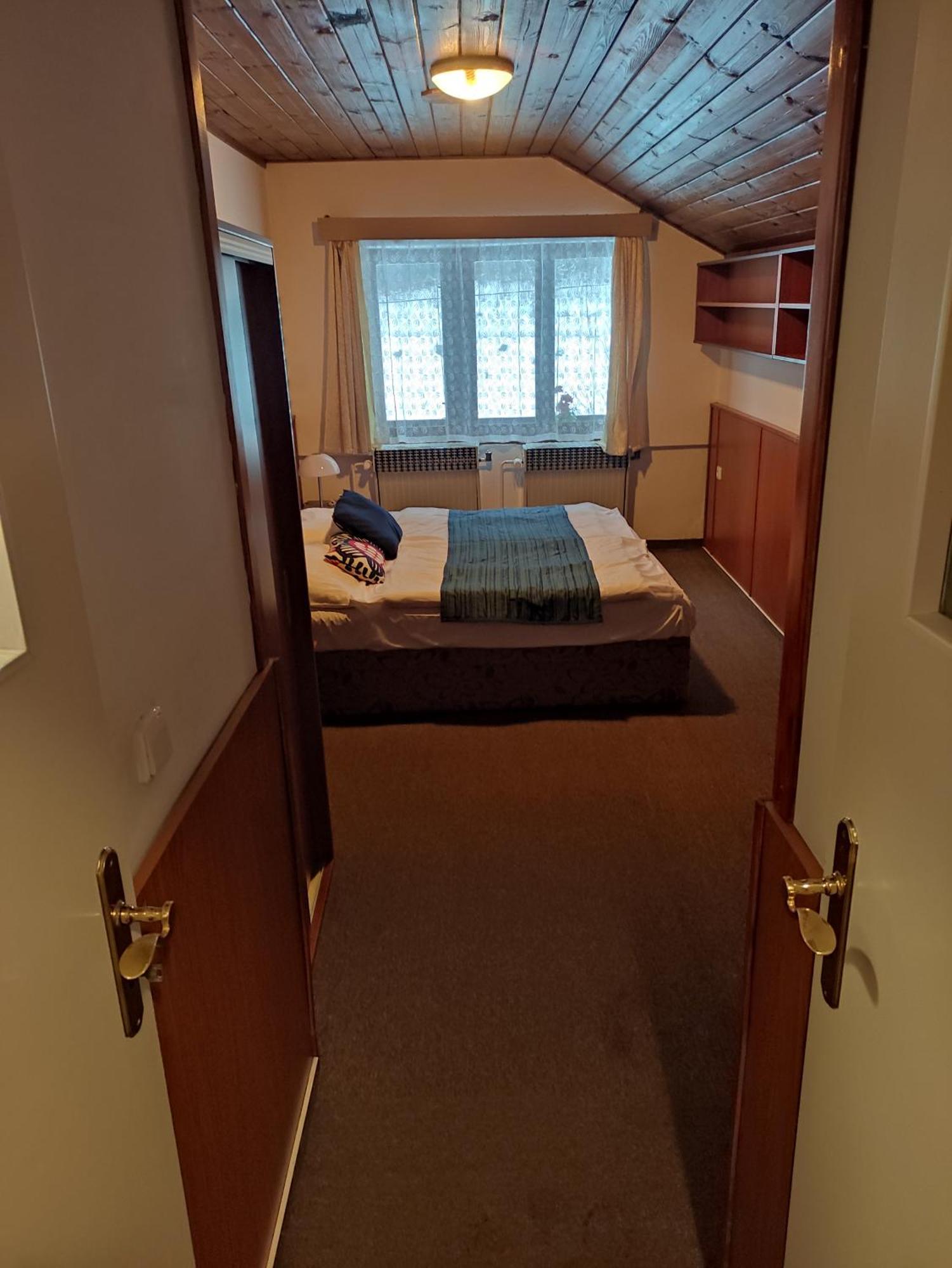 Hotel Maredis Rero Korenov Bagian luar foto