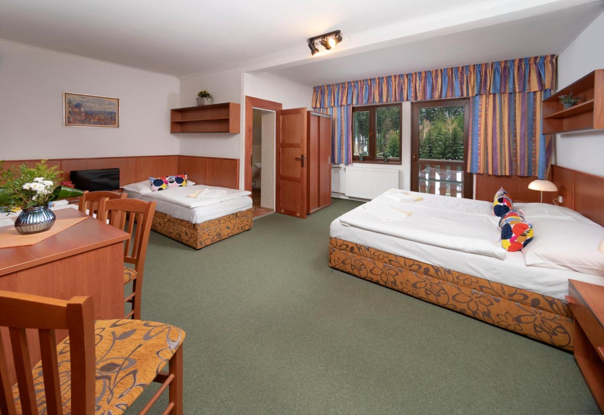 Hotel Maredis Rero Korenov Bagian luar foto